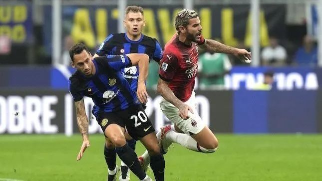  AC米兰德比战平，皮奥利帅位承压  